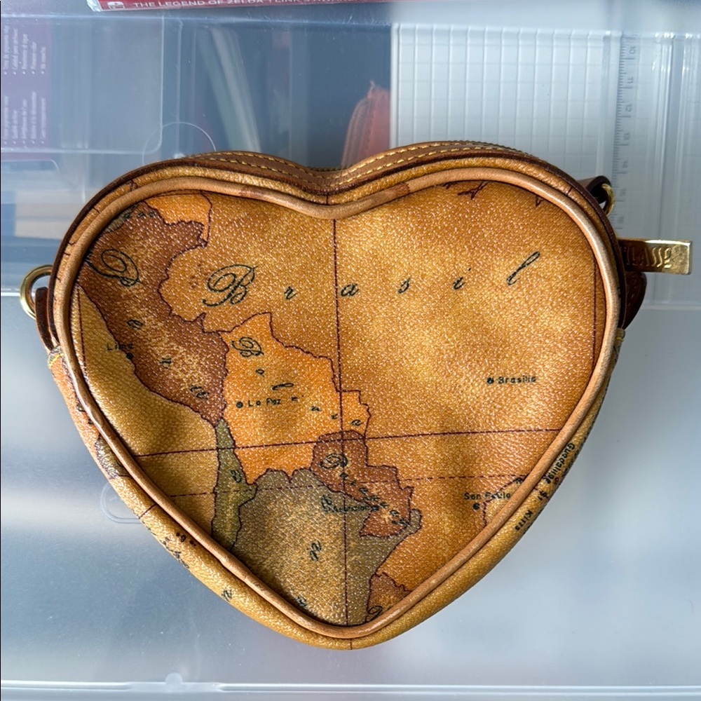 Vintage rare Alviero martini Heart-Shaped Map Print Crossbody Bag
